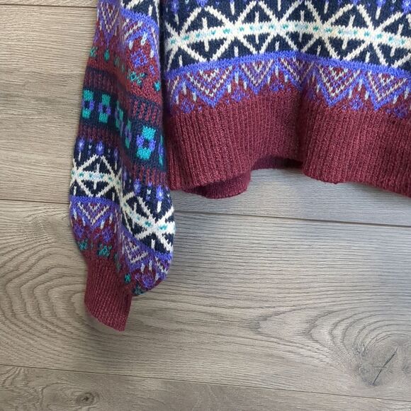 American Eagle Patterned Winter Theme Sweater Womens Regular Size XS - Picture 3 of 7